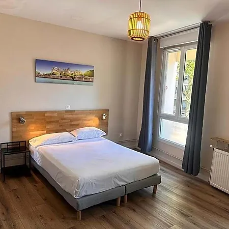 In Paris 3*