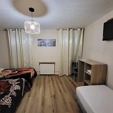 In Paris 3* Aubervilliers